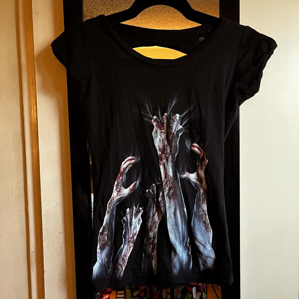 Universal studios Halloween horror nights zombie tank and top shirt small